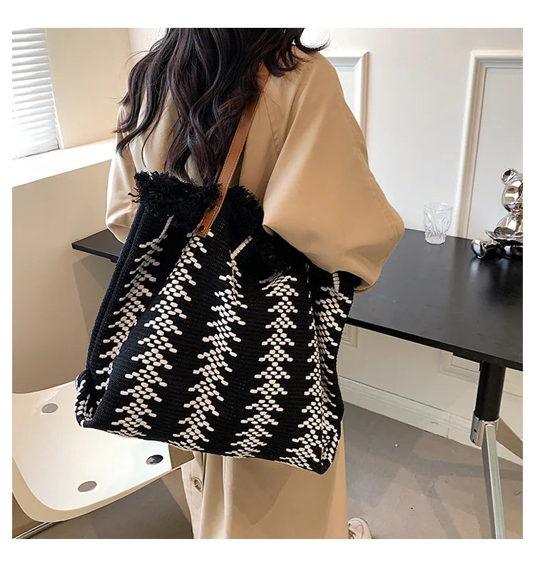 Handbag Woman Bag Design Simple Niche Travel  Beach Tote Bag Tassel Letter Embroidery Fashion Large Capacity Shoulder Bags 2022