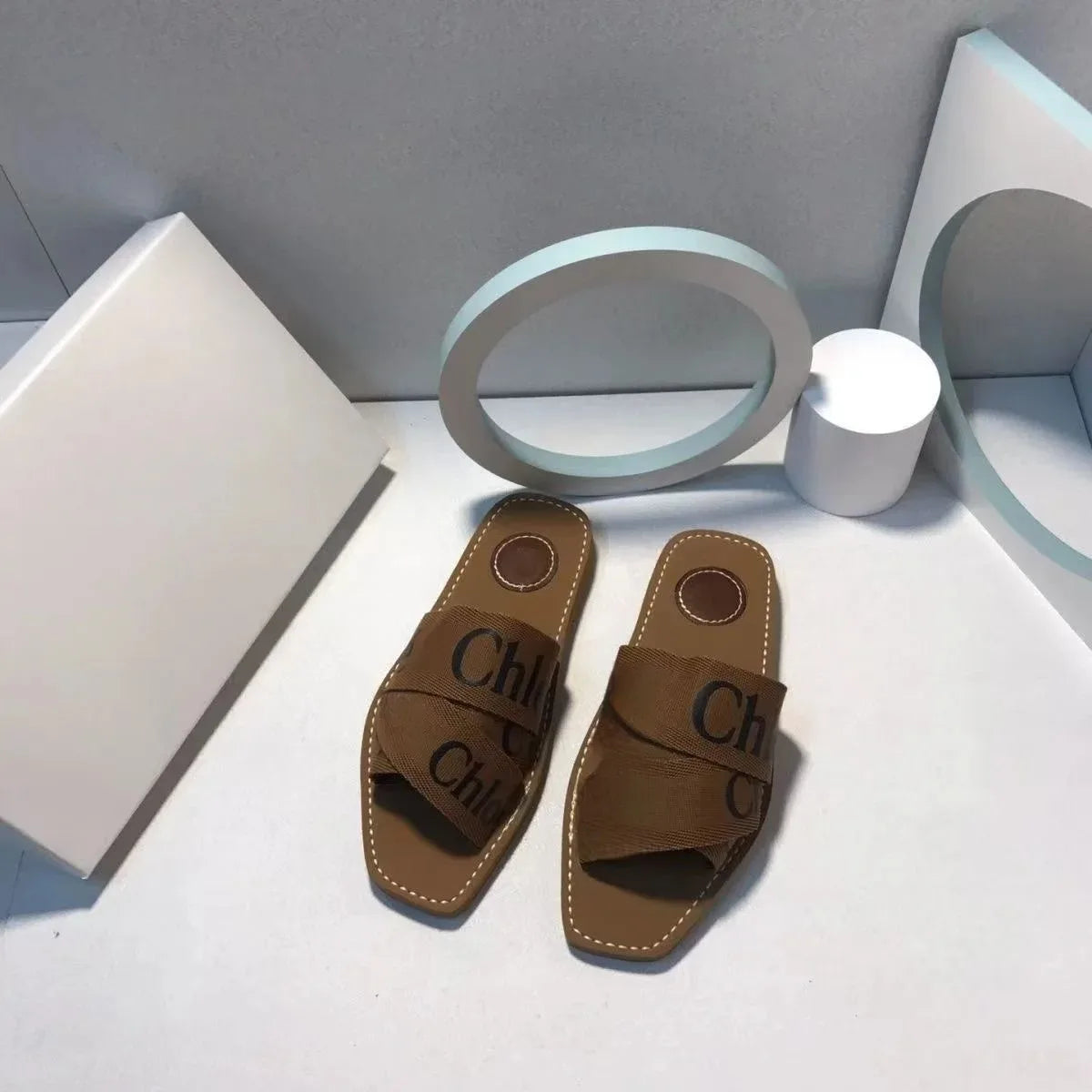 Ladies Comfortable Breathable Slip-On Outdoor Slippers Fashion Footwear for Women Size 35-42 Leisure slippers