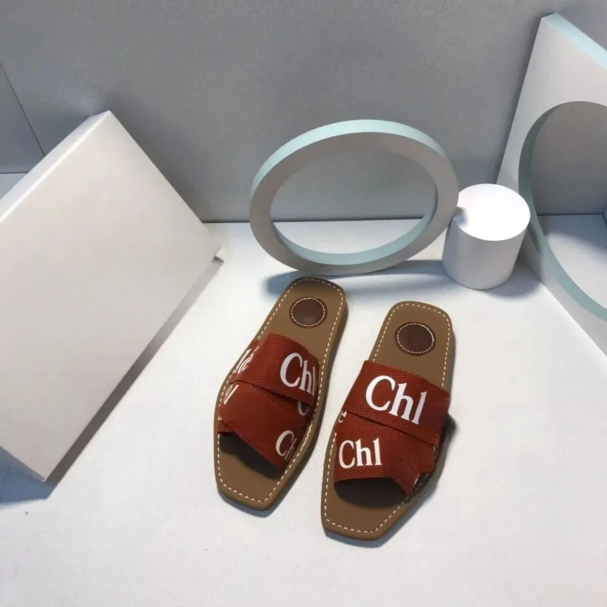 Ladies Comfortable Breathable Slip-On Outdoor Slippers Fashion Footwear for Women Size 35-42 Leisure slippers