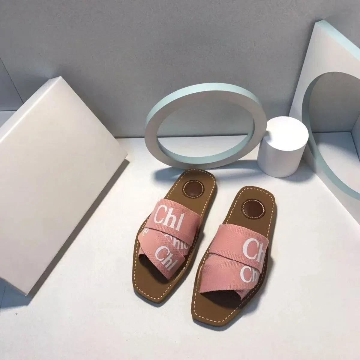 Ladies Comfortable Breathable Slip-On Outdoor Slippers Fashion Footwear for Women Size 35-42 Leisure slippers