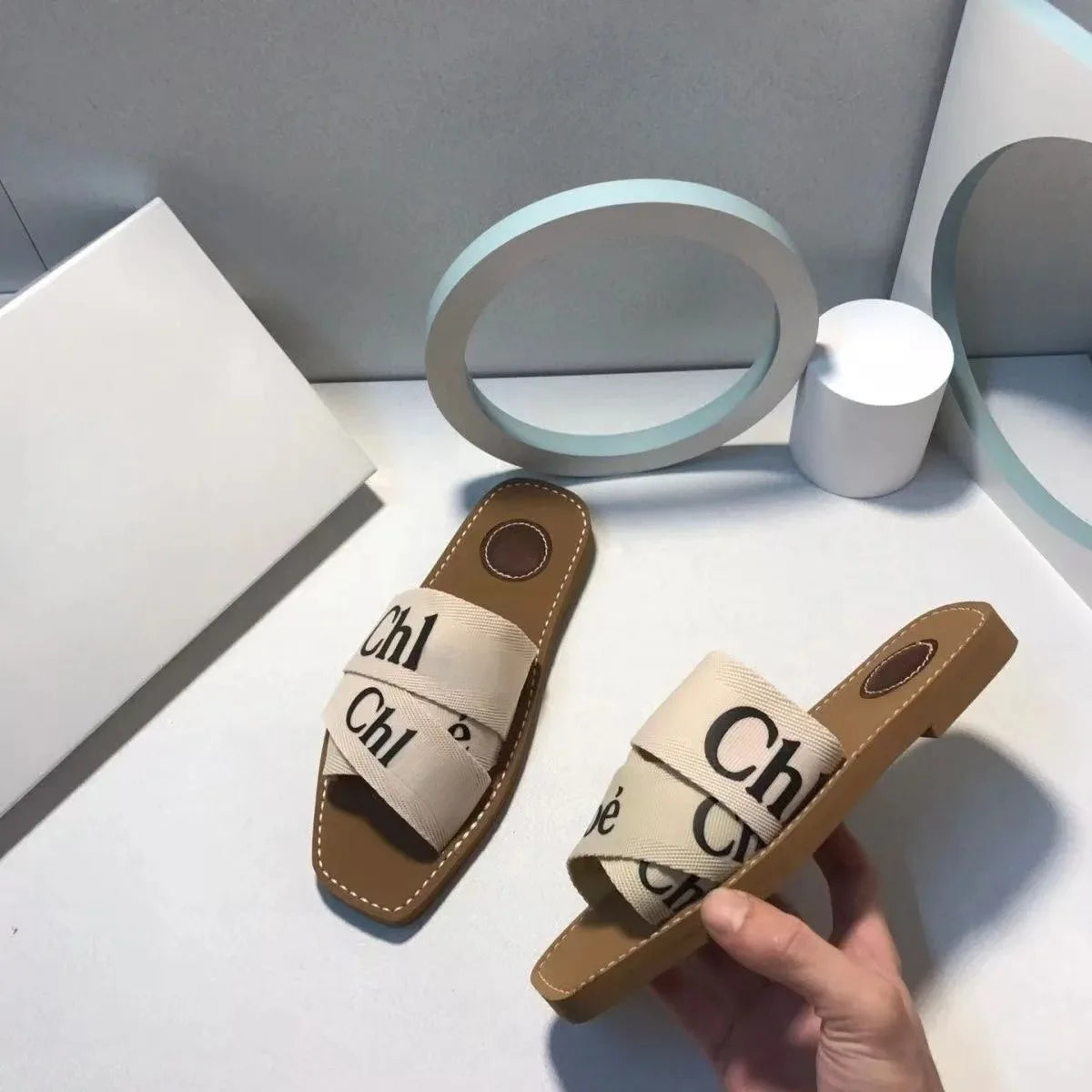 Ladies Comfortable Breathable Slip-On Outdoor Slippers Fashion Footwear for Women Size 35-42 Leisure slippers