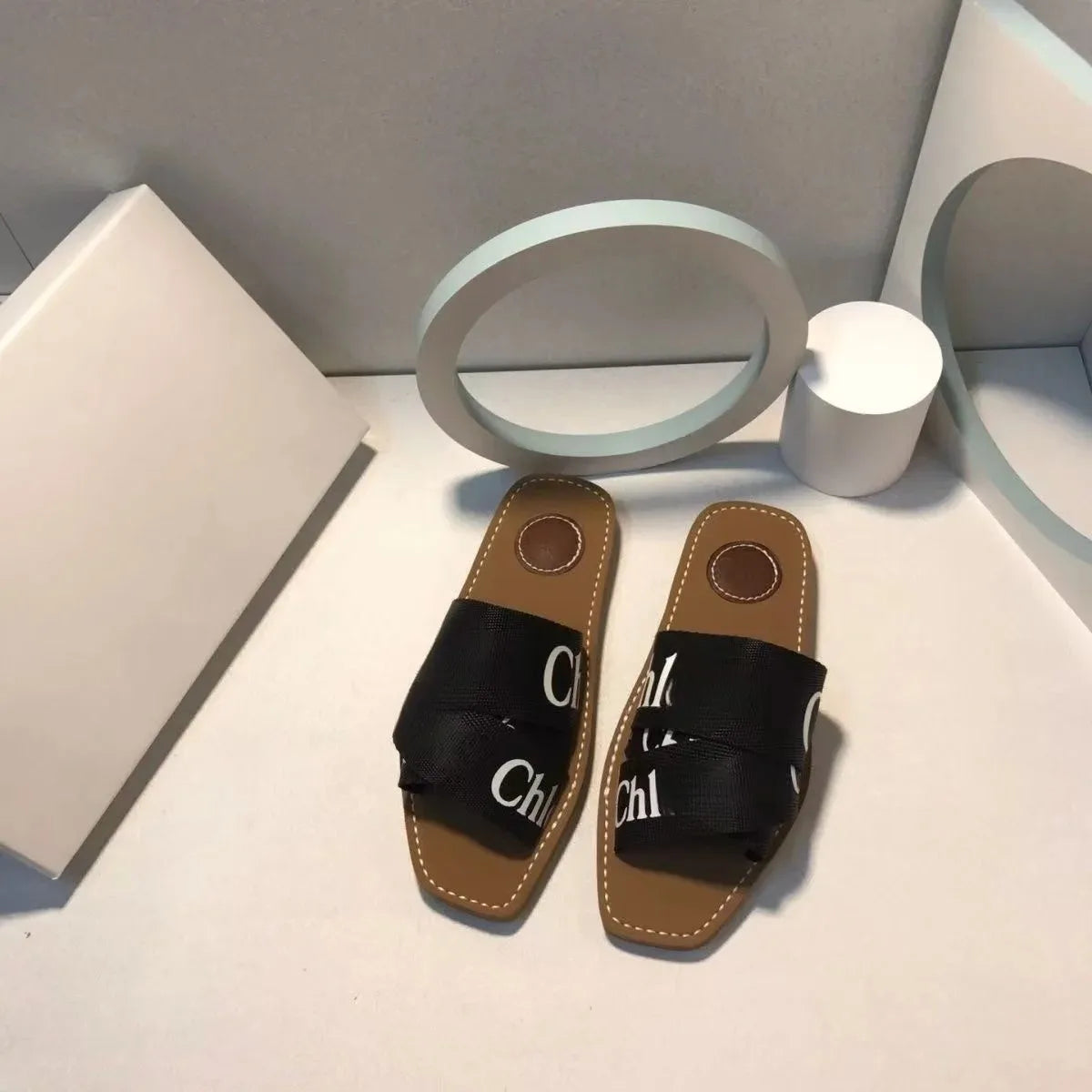 Ladies Comfortable Breathable Slip-On Outdoor Slippers Fashion Footwear for Women Size 35-42 Leisure slippers