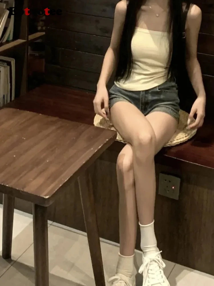 EOTVOTEE Retro High Waist Straight Simple Denim Shorts Y2 Fashion 2025 New High Street Slimming Versatile Button Zipper Shorts